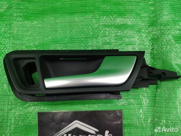 Ручка двери внутренняя прав. перед. Audi Q5