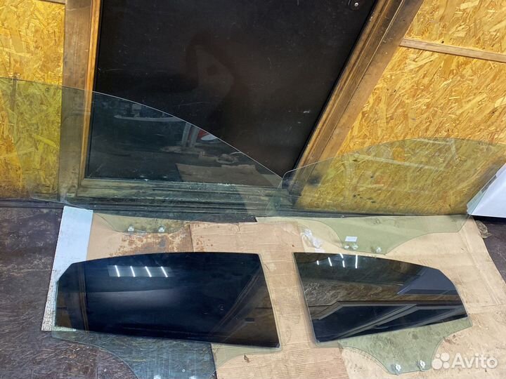 Стекло боковые Кia rio 3