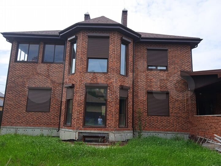 Коттедж 400 м² на участке 12 сот.