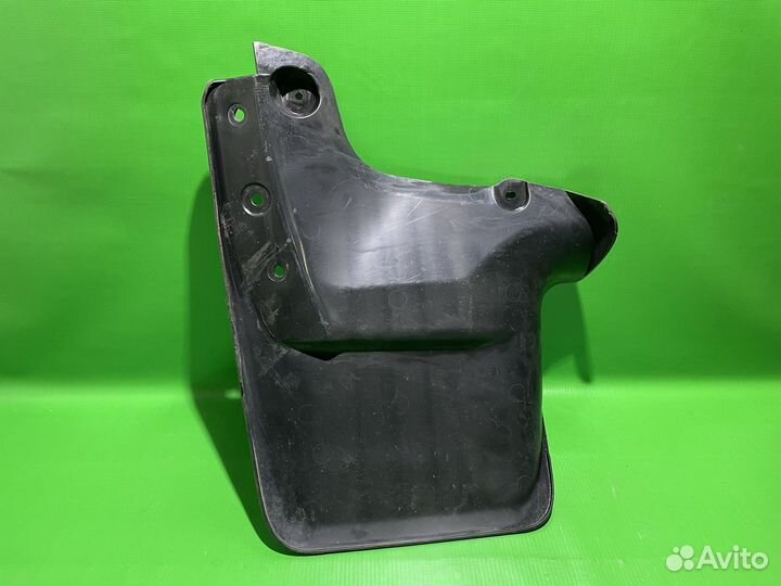 Брызговик задний правый Toyota Fortuner 2015+