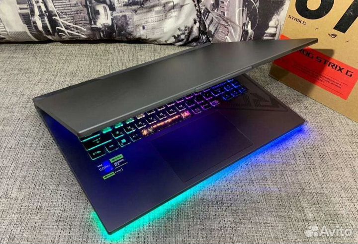 Asus ROG Strix G16 i5 13450HX / RTX 4050 / 16GB