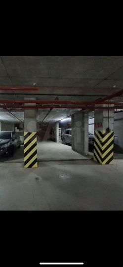 Машиноместо, > 30 м²