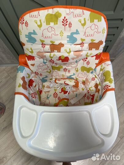 Стульчик для кормления на колесиках