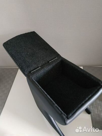 Подлокотник модельный для Шевроле Нива