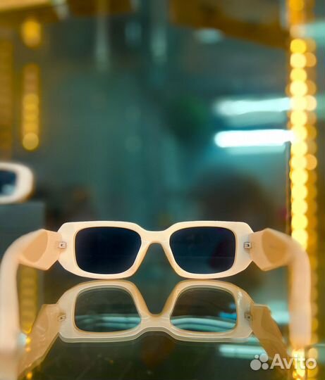 Солнцезащитные очки Prada