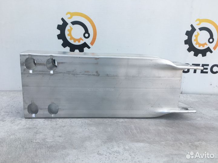 Кронштейн бампера Mercedes W213 A2136201600