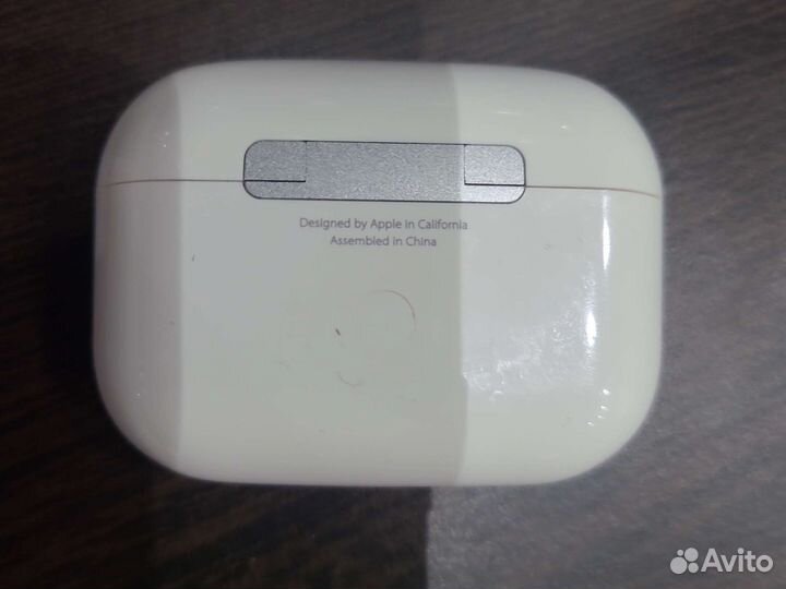 Зарядный бокс для наушников Apple AirPods