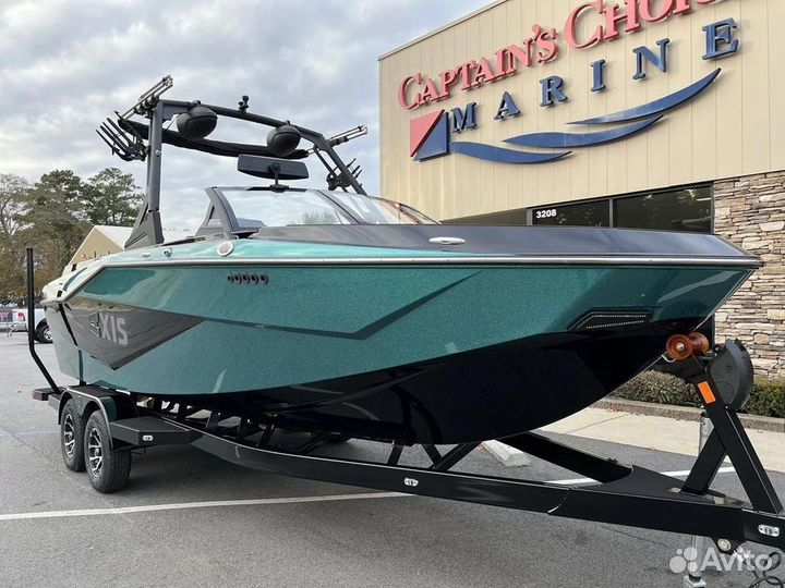 Катер Axis T235 буксировщик