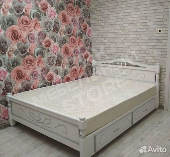 Кровать массив