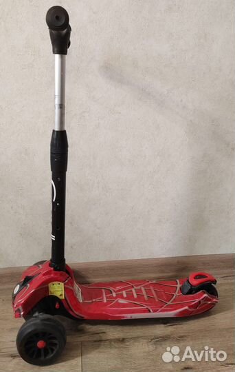 Трехколесный самокат Capella M090