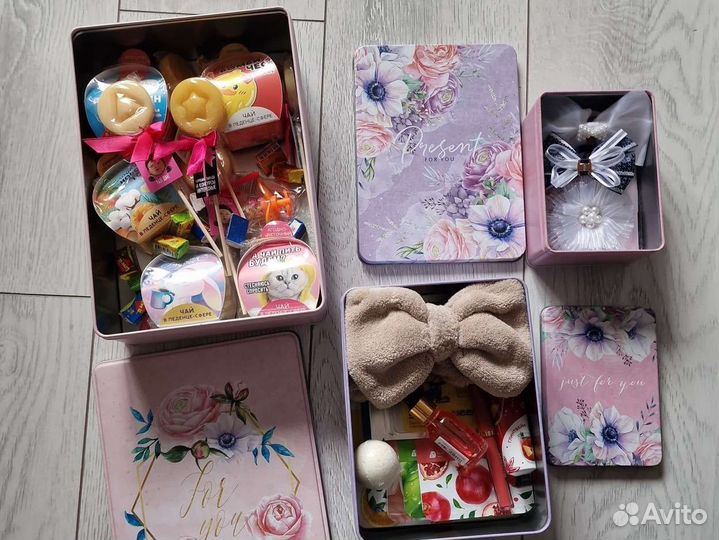 Подарочные металлические коробки набор