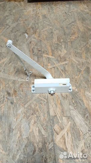 Продам б/у доводчик