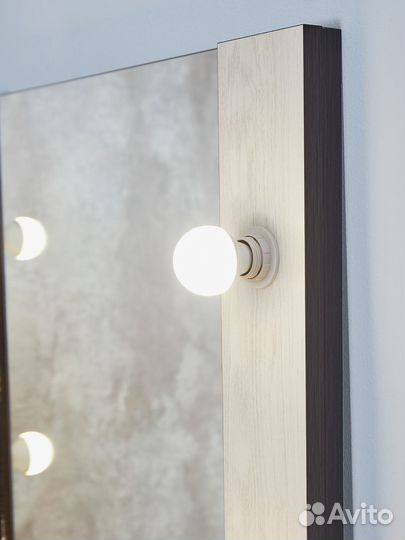 Зеркало настенное с подсветкой