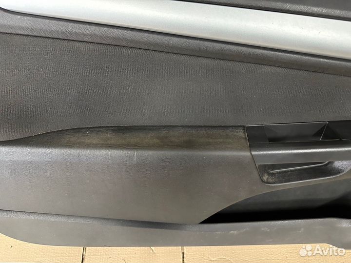 Обшивка двери передняя левая Opel Astra H GTC