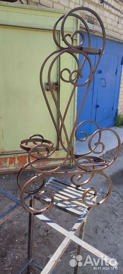 Подставка для цветов металлическая