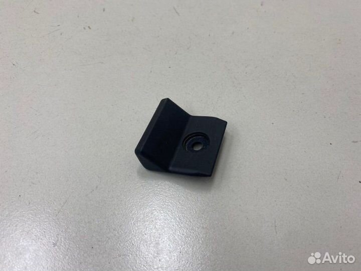 Отбойник крышки багажника Volkswagen Polo 6