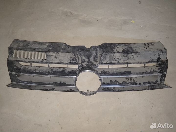 Решетка радиатора VW multivan T5 7e5853651npu