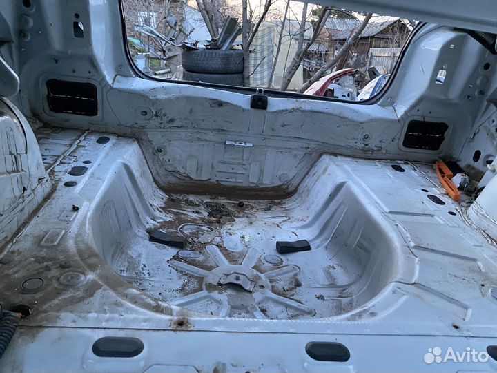 Задняя панель с ванночкой. Рено - Логан, 2