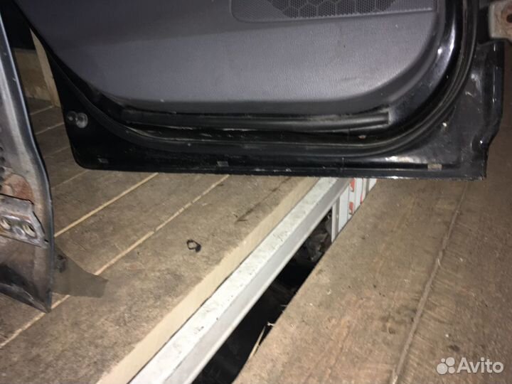 Задняя левая дверь Mazda 6 GG