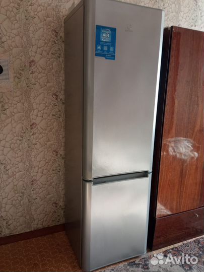 Продам холодильник Индезит