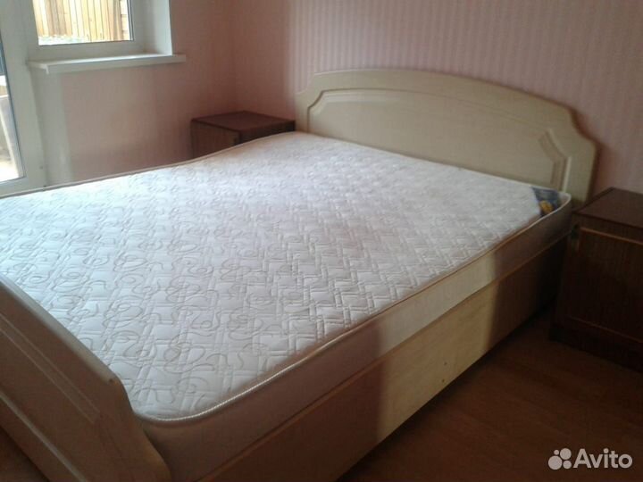 Кровать