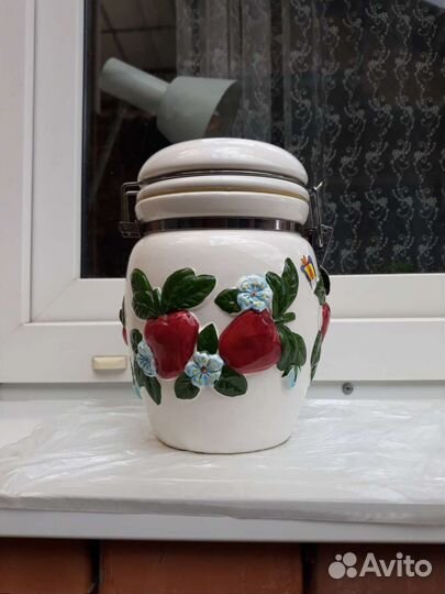 Банка керамическая для хранения сыпучих продуктов