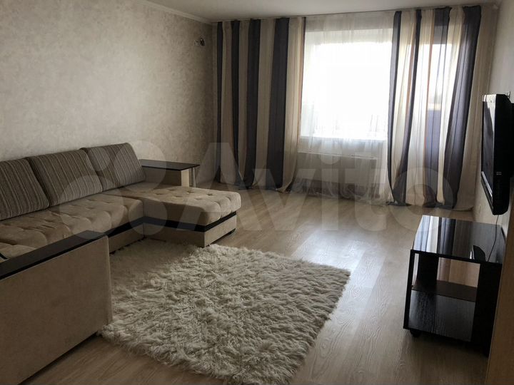 3-к. квартира, 100 м², 2/14 эт.