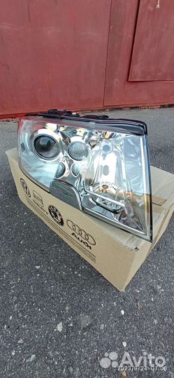 Фара передняя правая на skoda superb