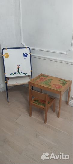 Набор детской мебели (стол, стул, мольберт)