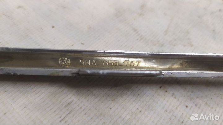 Молдинг решетки радиатора левый Volkswagen Tiguan