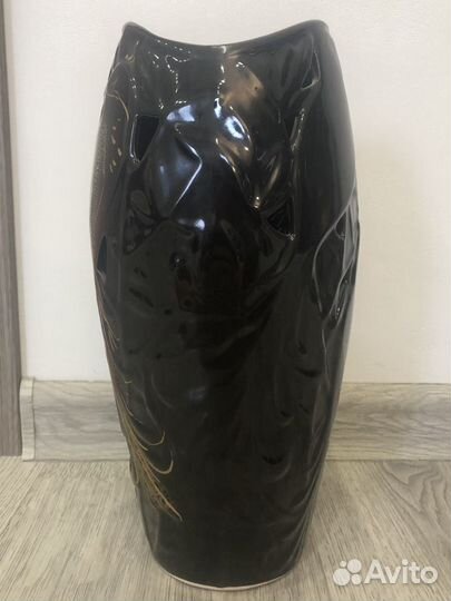 Декоративная ваза черная