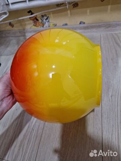 Три стеклянных плафона