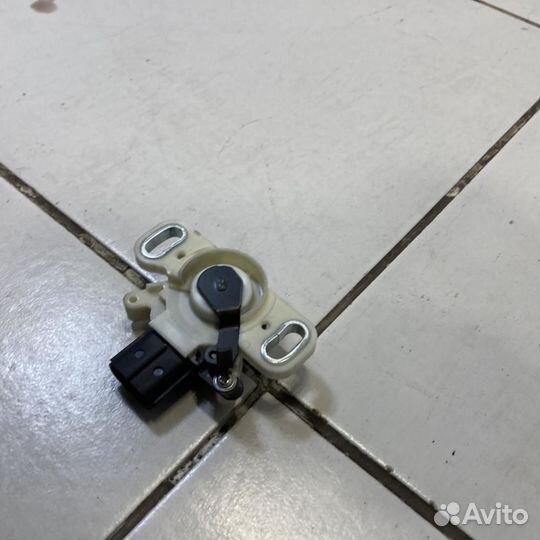 Датчик положения педали акселератора Toyota Camry