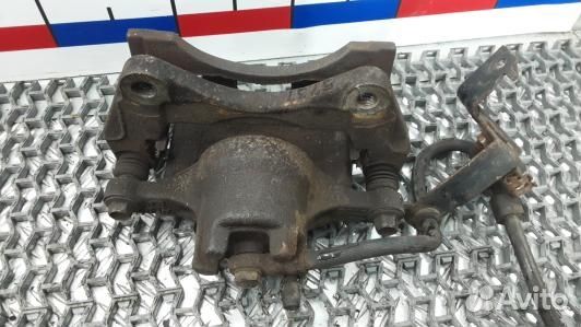 Суппорт тормозной передний левый mitsubishi outlan