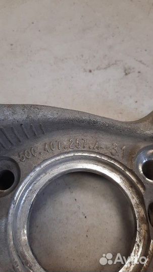 Кулак поворотный передний левый Volkswagen Passat