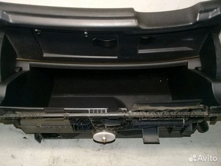 Бардачёк Шкода Октавия 1Z 2008-2014