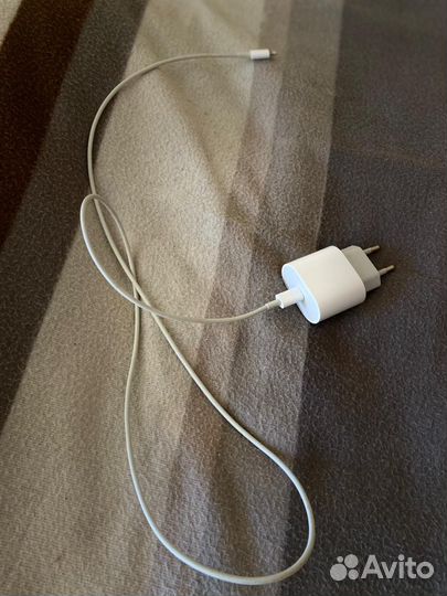 Оригинальная зарядка на iPhone