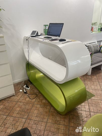 Стойка администратора. Ресепшен