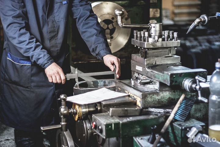 Токарь универсал