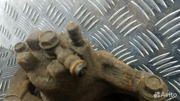 Суппорт тормозной передний правый mitsubishi ASX 1 2012