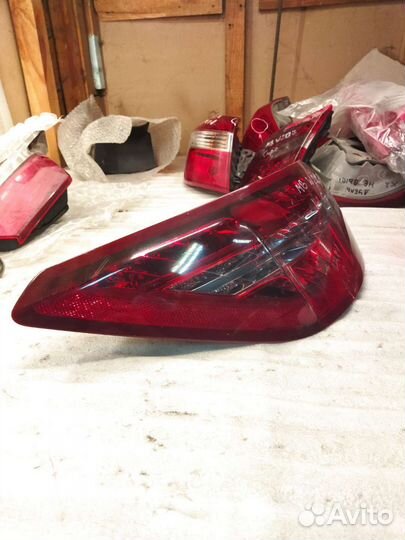 Фонарь левый наруж Mercedes E207 bs7113405c