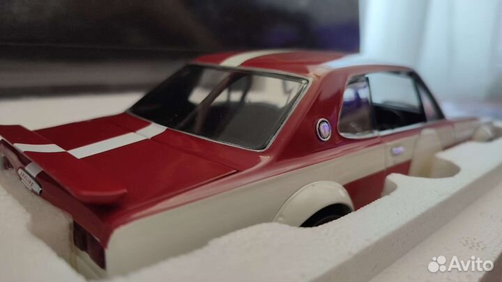 Nissan Skyline 2000 GT-R kpgc10 Racing 1/18 Kyosho