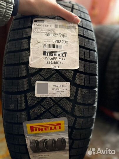 Pirelli Ice Zero FR 225/55 R17 101