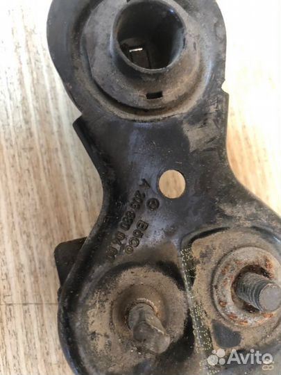 Замок капота передний Mercedes-Benz C-Class W203