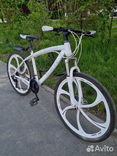 Велосипед bmw на литье,26р колес,21 скорость