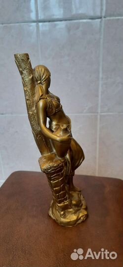 Девушка с кувшином. Гипс