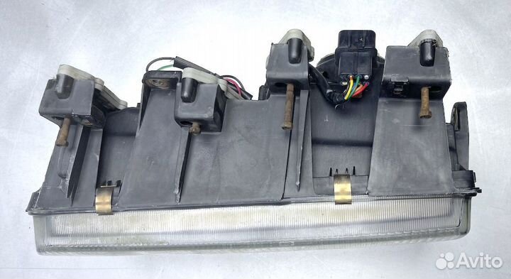 Мицубиси L300 Фара передняя Прав