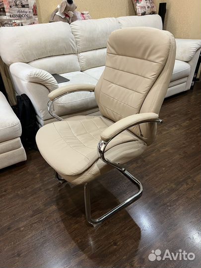 Кожанное кресло