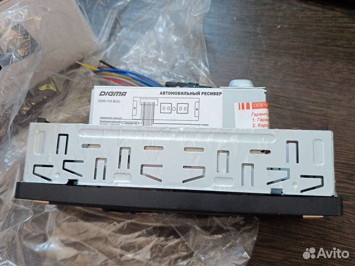 Автомагнитола Digma DCR-110G