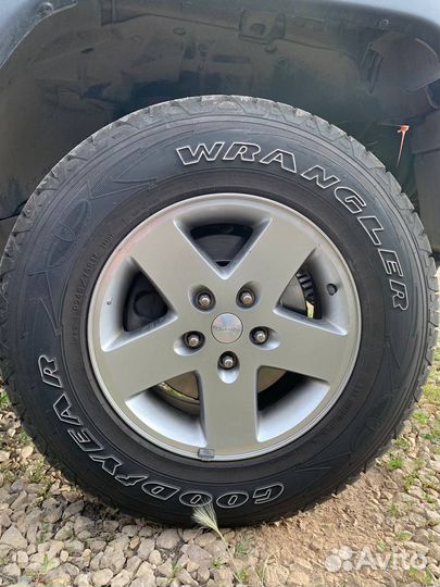 Goodyear Wrangler AT 245/75 R17 110T